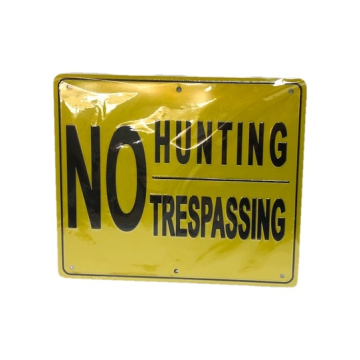 NO HUNTING TRESPASSING SIGN